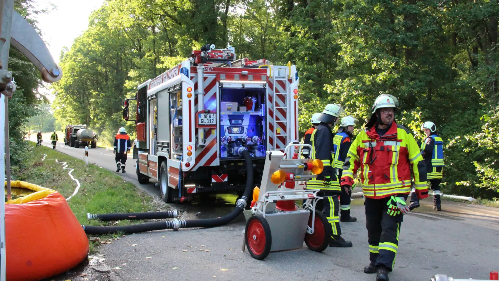 Die Kommunikation und Koordination unter den vier Freiwilligen Feuerwehren klappte bei der großen Gemeinschaftsübung zur Löschung eines Waldbrandes bestens. (Foto: Gudrun Trabert)