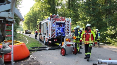 Die Kommunikation und Koordination unter den vier Freiwilligen Feuerwehren klappte bei der großen Gemeinschaftsübung zur Löschung eines Waldbrandes bestens. (Foto: Gudrun Trabert)
