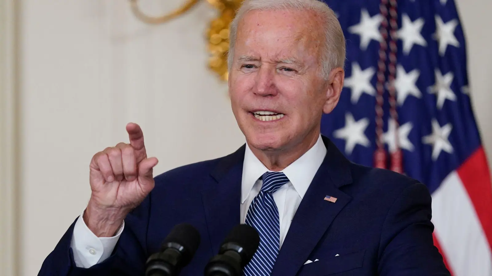 Setzt mit dem teilweisen Schuldenerlass ein Wahlversprechen um: Joe Biden. (Foto: Susan Walsh/AP/dpa)