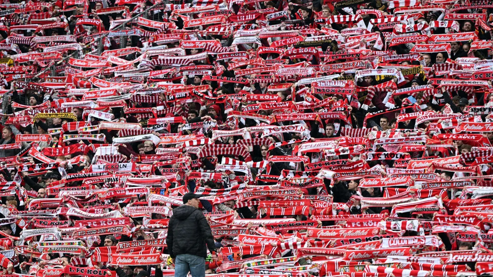Beim Spiel in Stuttgart wird ein Teil der Kölner Fans fehlen. (Archivbild) (Foto: Federico Gambarini/dpa)