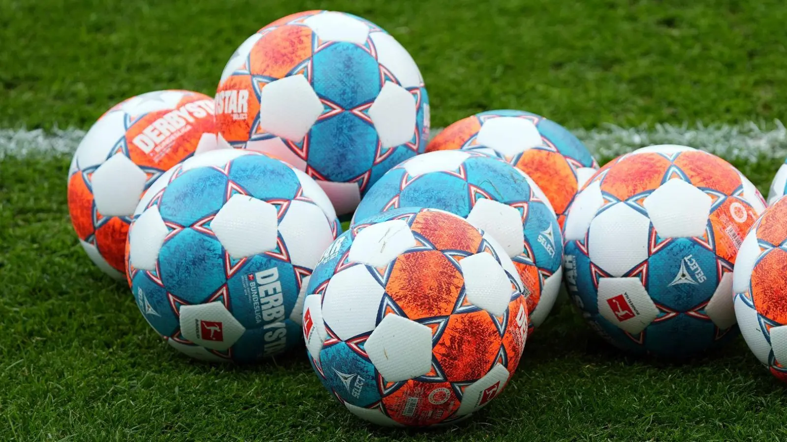 Im Abstiegskampf der 2. Bundesliga helfen dem SV Weinberg nur noch Punktgewinne. (Symbolbild: Soeren Stache/dpa-Zentralbild/dpa)