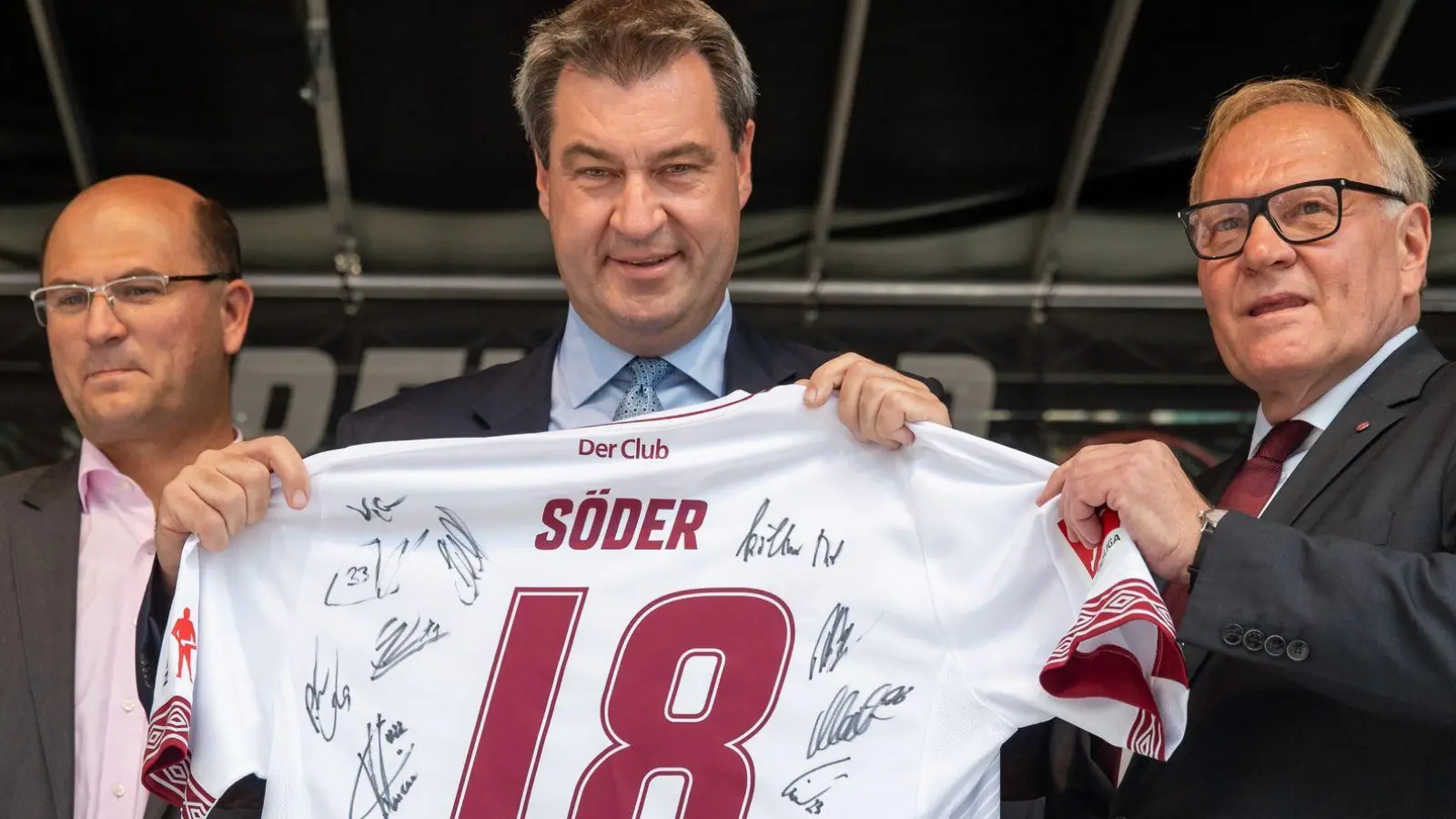 Bayerns Ministerpräsident Markus Söder ist Nürnberg-Anhänger. (Foto: Daniel Karmann/dpa)