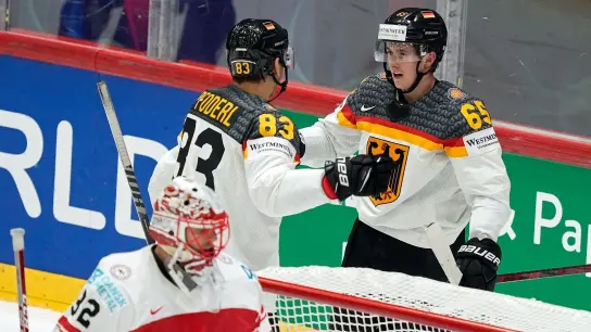 Deutschland steht bei der Eishockey-WM im Viertelfinale. (Foto: Martin Meissner/AP/dpa)