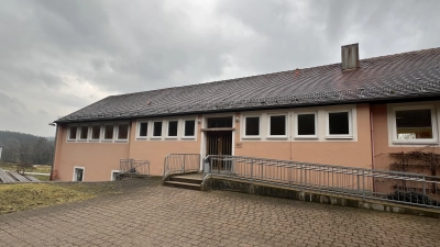 Anfang Dezember möchten die Schützen mit dem Umbau des Alten Schulhauses beginnen. Das neue Schützenheim soll auch anderen Vereinen als Veranstaltungsstätte zur Verfügung stehen. (Foto: Yvonne Neckermann)