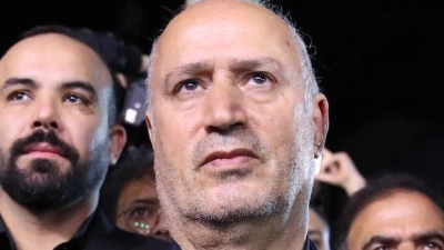 Der Präsident des iranischen Fußballverbandes (Mitte) hat es nicht zum FIFA-Kongress in Vancouver geschafft. (Foto: Saeid Zareian/dpa)