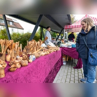 Ein breites Angebot an Waren aus Holz darf nicht fehlen. (Foto: Mirko Fryska)