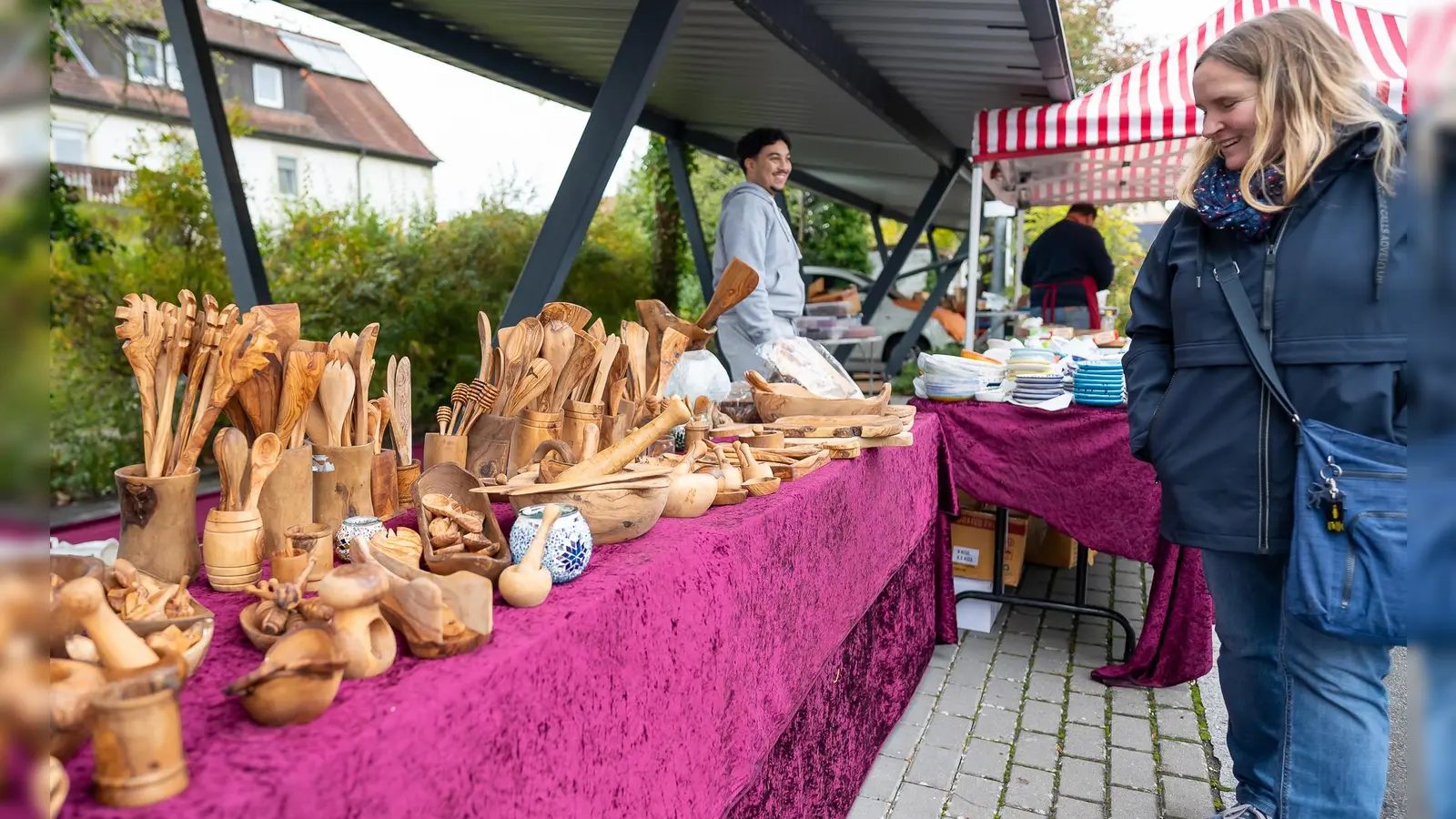 Ein breites Angebot an Waren aus Holz durfte nicht fehlen. (Foto: Mirko Fryska)