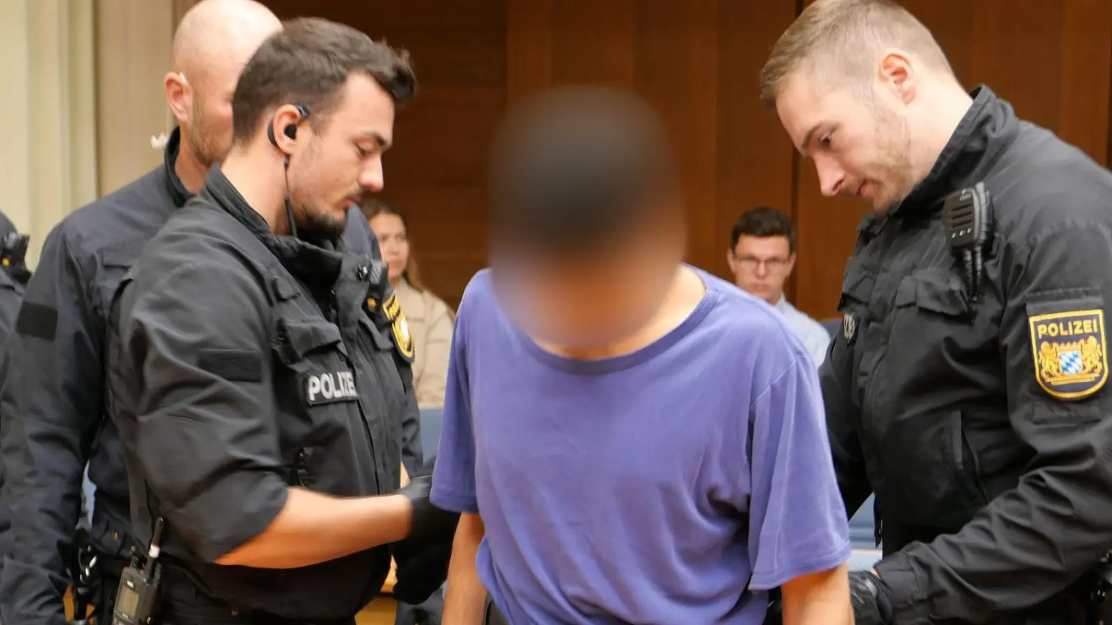 Die vier Angeklagten sollen fast 800 Menschen illegal nach Deutschland gebracht haben.  (Foto: Uwe Lein/dpa)