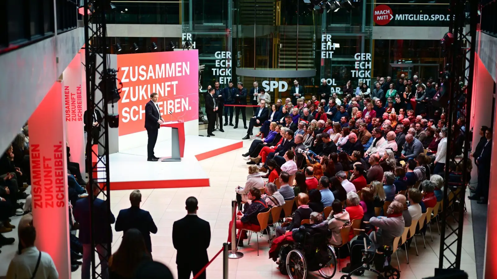 Die SPD will definieren, wer sie ist.  (Foto: Sebastian Christoph Gollnow/dpa)