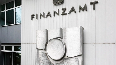 Das Finanzamt Ansbach fusioniert mit Uffenheim, Gunzenhausen und Fürth zum neuen Finanzamt Mittelfranken-West. Für die insgesamt rund 900 Beschäftigten und für die Steuerzahlerinnen und Steuerzahler soll es laut Ministerium nur positive Auswirkungen geben. (Foto: Evi Lemberger)