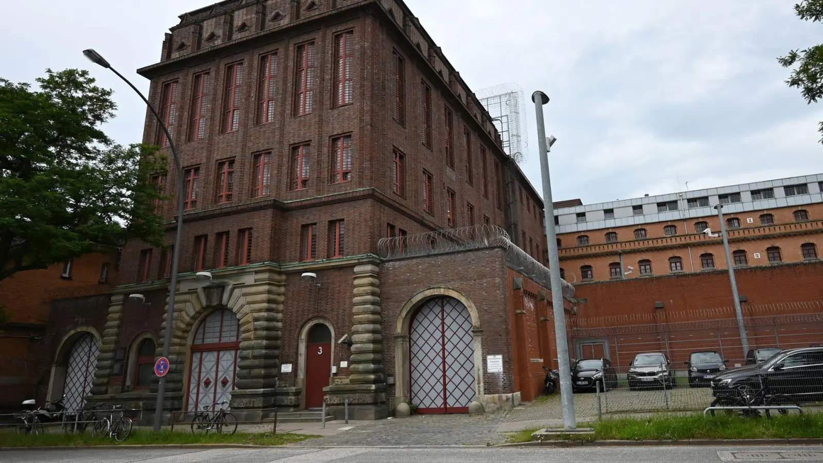 Nun heißt es Warten: Jimi Blue Ochsenknecht sitzt derzeit in einem Hamburger Gefängnis, weil es einen internationalen Haftbefehl gegen ihn gab. (Foto: David Hammersen/dpa)