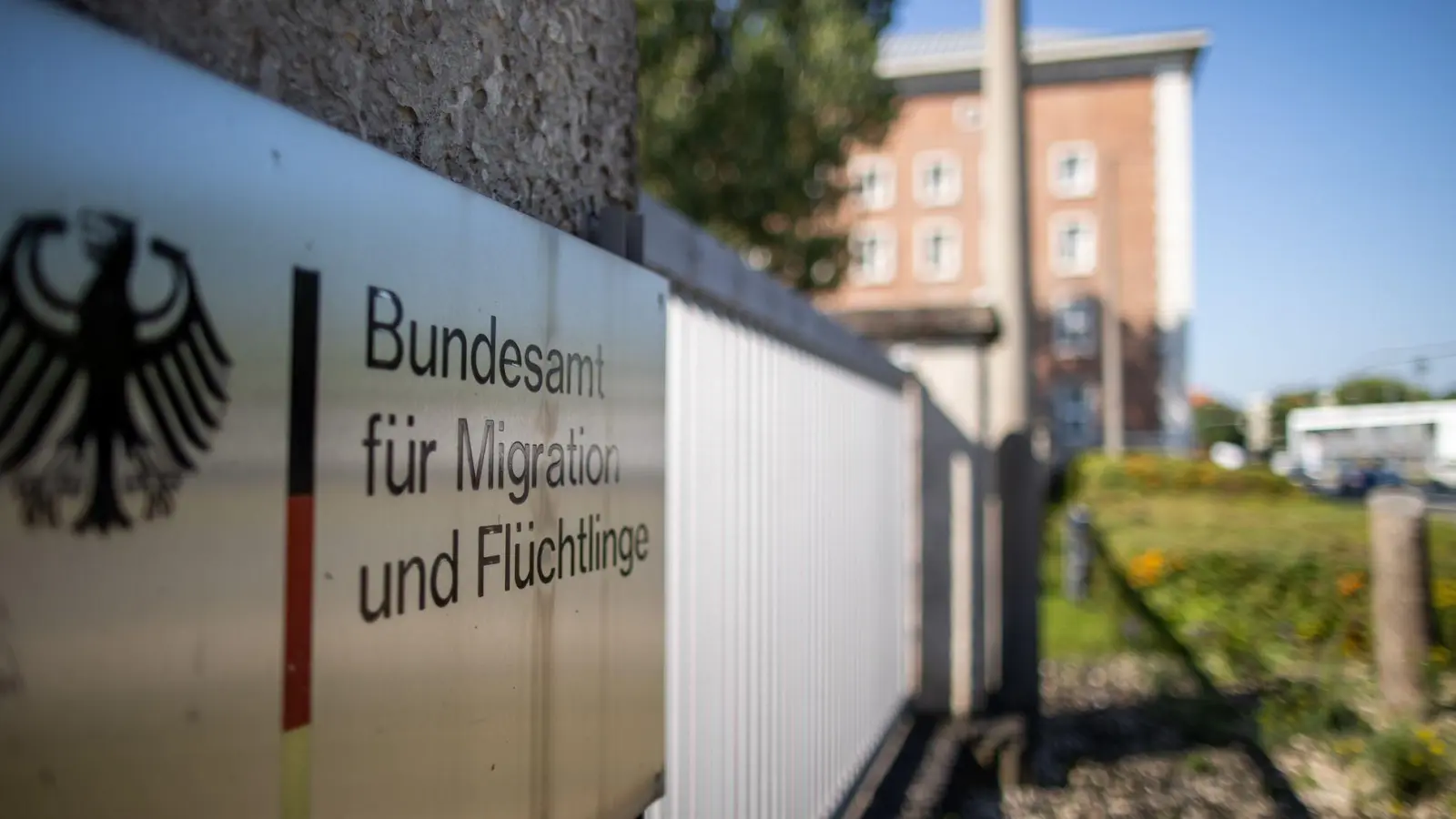 Das Bundesamt für Migration und Flüchtlinge trifft wieder deutlich mehr ablehnende Entscheidungen für Syrer. (Foto: Daniel Karmann/dpa)