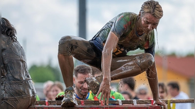 Da spritzt der Schlamm. (Foto: Mirko Fryska)
