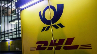 Der Logistikkonzern DHL kommt auf seinem Elektrokurs voran. Das wurde nun auf der Hauptversammlung in Bonn mitgeteilt. (Foto: Oliver Berg/dpa)
