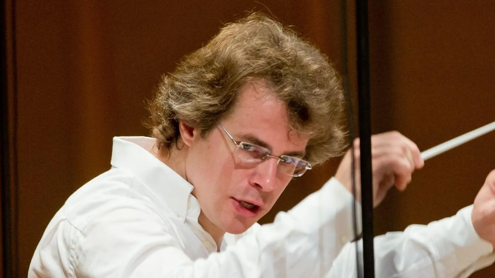 Der Chefdirigent der Bamberger Symphoniker, <br>Jakub Hrůša während einer Orchesterprobe. (Foto: Daniel Karmann/dpa)