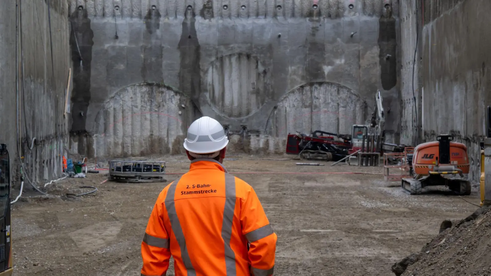 Bei den maschinellen Tunnelbauarbeiten stehen zunächst nur Rettungs- und Erkundungsstollen auf dem Programm. (Archivbild) (Foto: Peter Kneffel/dpa)