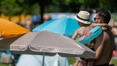 Für den Tagesverlauf prognostiziert der Deutsche Wetterdienst (DWD) Höchsttemperaturen von 36 Grad.  (Foto: Stefan Puchner/dpa)