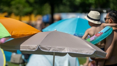 Für den Tagesverlauf prognostiziert der Deutsche Wetterdienst (DWD) Höchsttemperaturen von 36 Grad.  (Foto: Stefan Puchner/dpa)