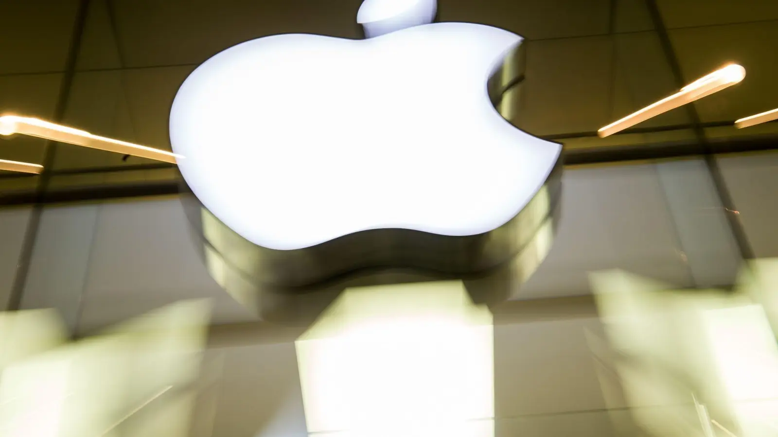 Apple warnt, dass die neuen Plattform-Regeln die Sicherheit der Nutzer gefährden könnten. (Foto: Peter Kneffel/dpa)