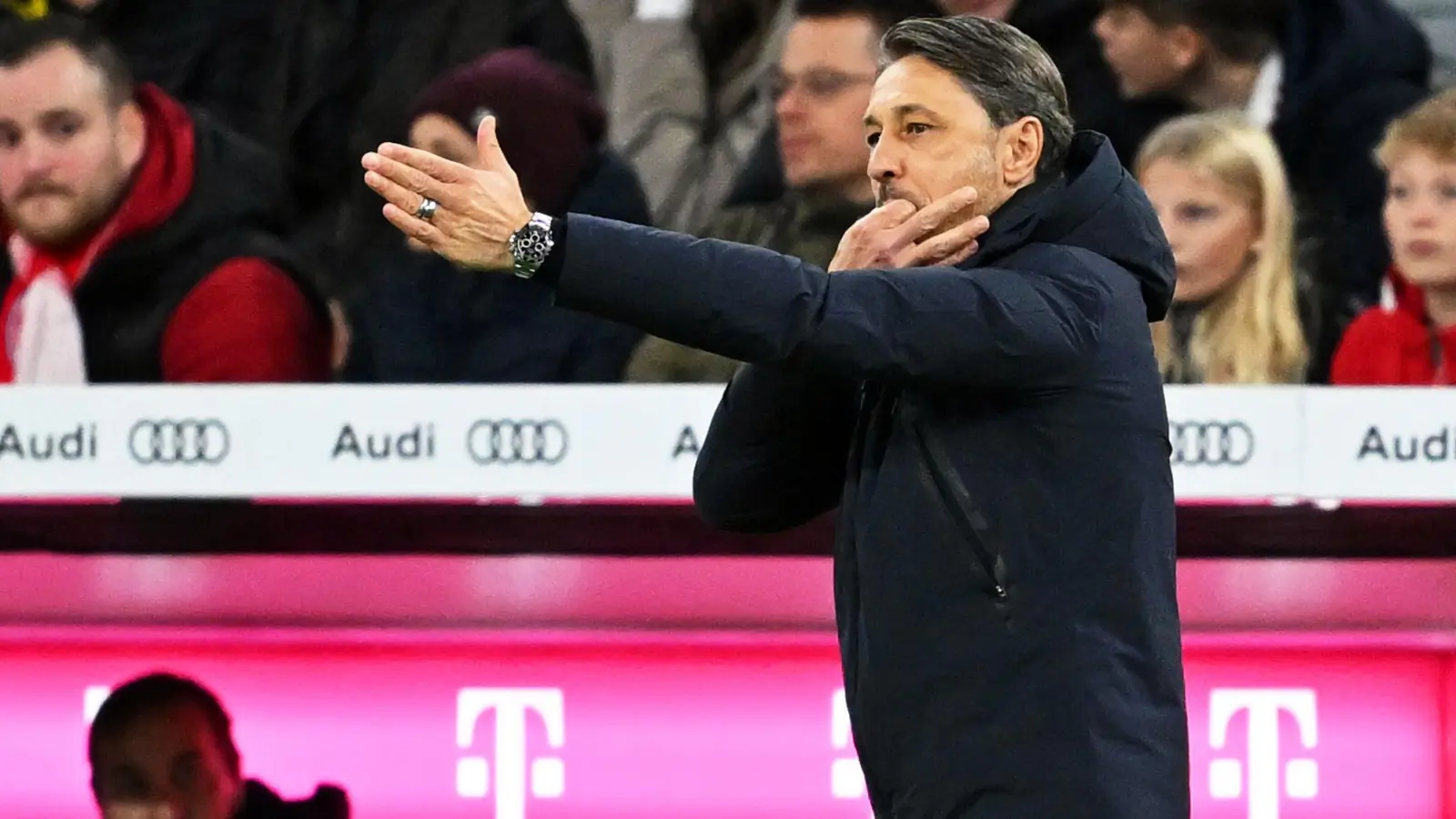 Dortmund-Trainer Niko Kovac ärgert sich im Topspiel in München über den Schiedsrichter. (Foto: Sven Hoppe/dpa)