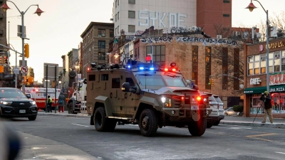 Nicolás Maduro ist für seinen ersten Termin zu einem Gericht in New York gebracht worden.  (Foto: Stefan Jeremiah/FR171756 AP/AP/dpa)