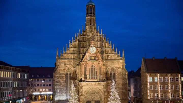 Blick auf die Nürnberger Frauenkirche. (Foto: Daniel Karmann/dpa/Archivbild)
