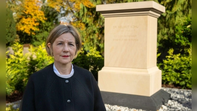 Für Maike Kohl-Richter „war immer klar, dass das Grab letztlich Denkmalcharakter haben muss”. (Foto: Boris Roessler/dpa)