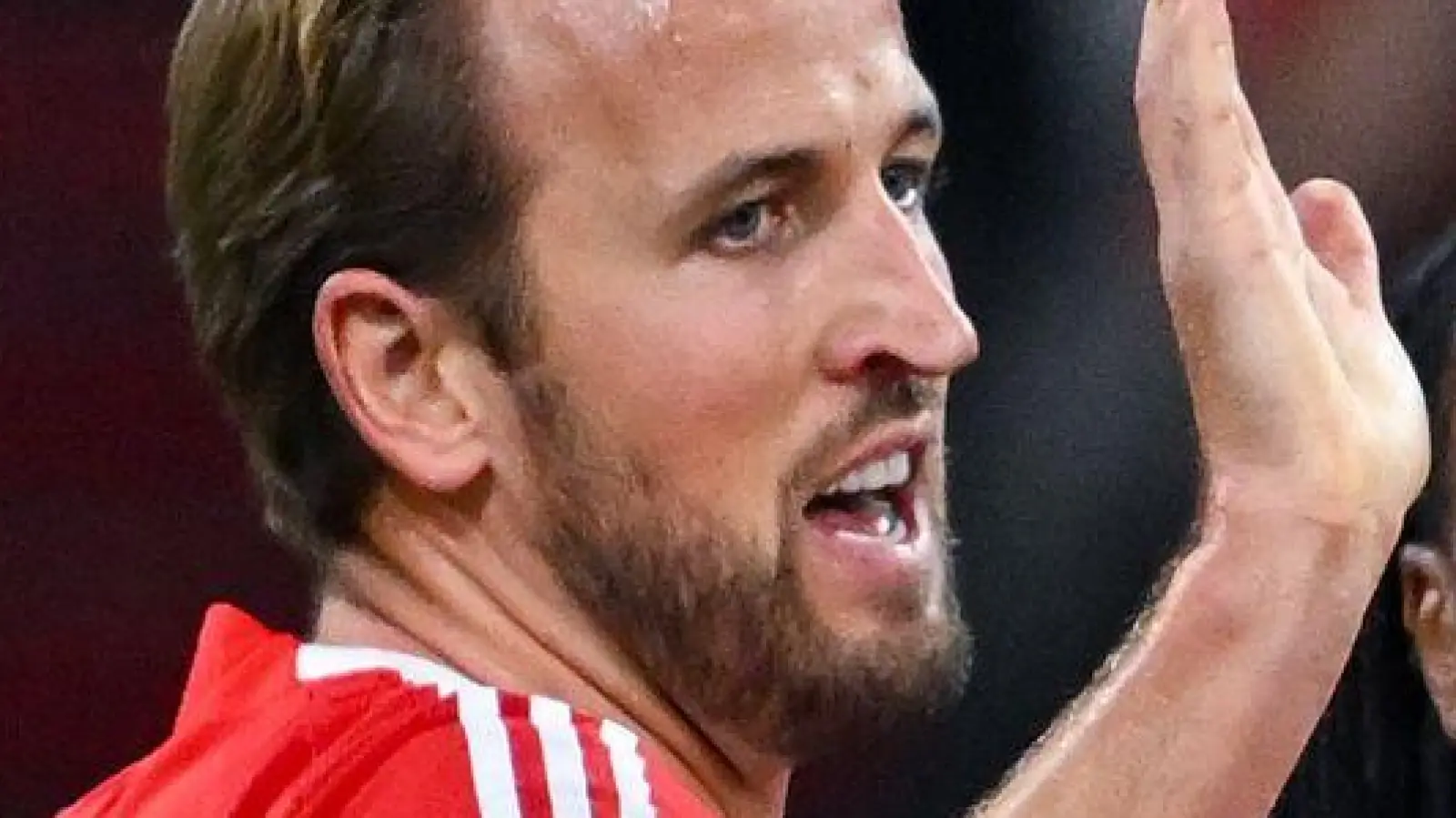 Bayern-Torjubel mit Doppelpacker Harry Kane (l) und Neuzugang Nicolas Jackson (Nr. 11). (Foto: Sven Hoppe/dpa)