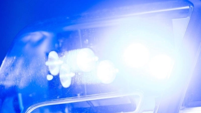 Nach dem Notruf waren zahlreiche Einsatzkräfte von Rettungsdienst und Feuerwehr ausgerückt. (Symbolbild) (Foto: Lino Mirgeler/dpa)