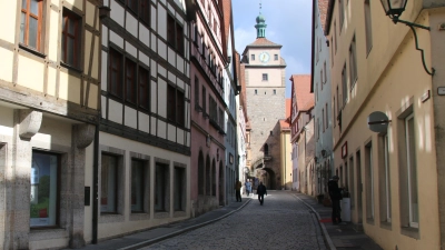Nach der Sanierung soll die Georgengasse barrierefrei mit einem Granitgroßpflaster ausgelegt sein. (Foto: Stefan Neidl)