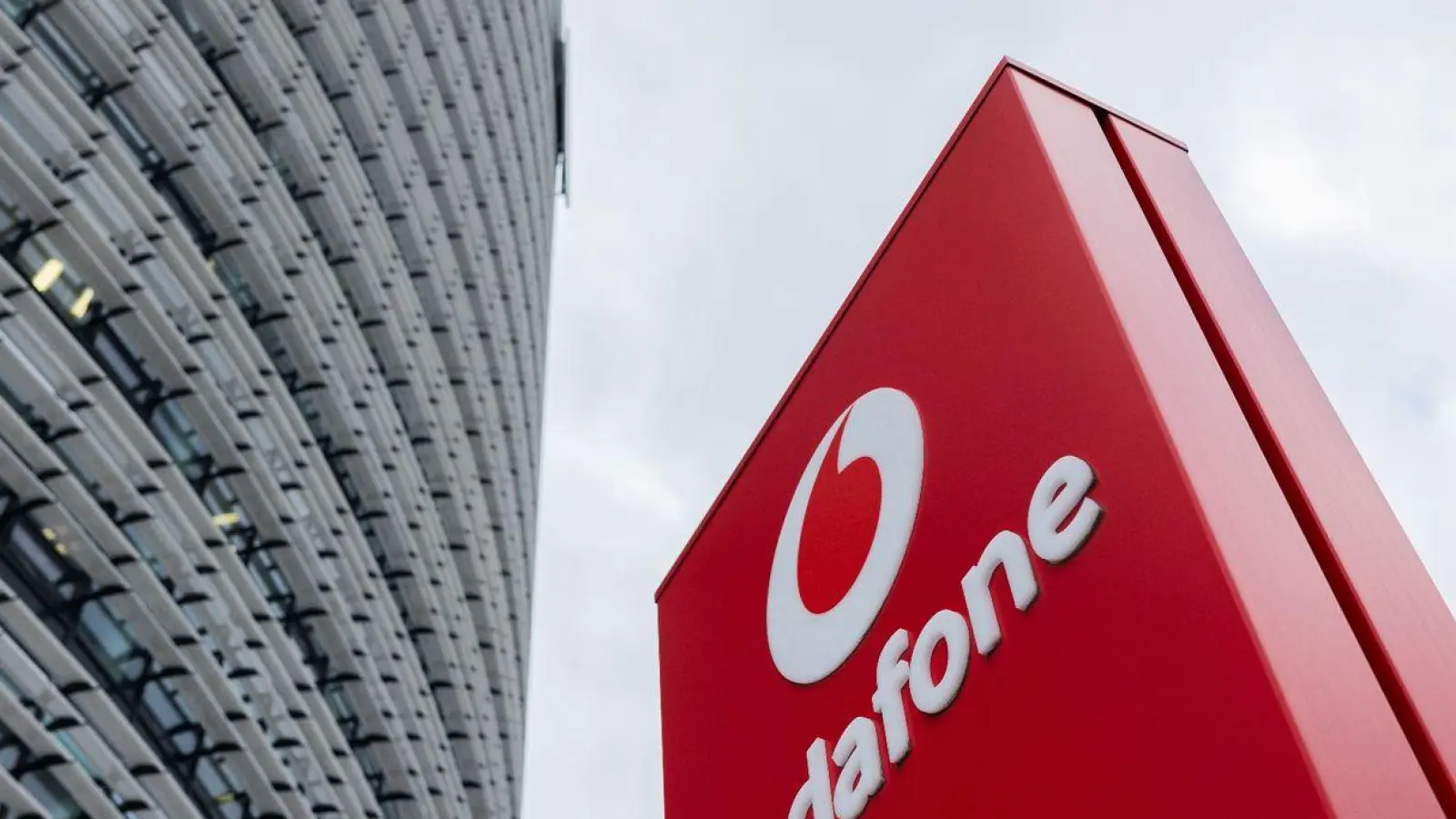 Bei Vodafone ging es zuletzt wieder bergauf. (Foto: Rolf Vennenbernd/dpa)