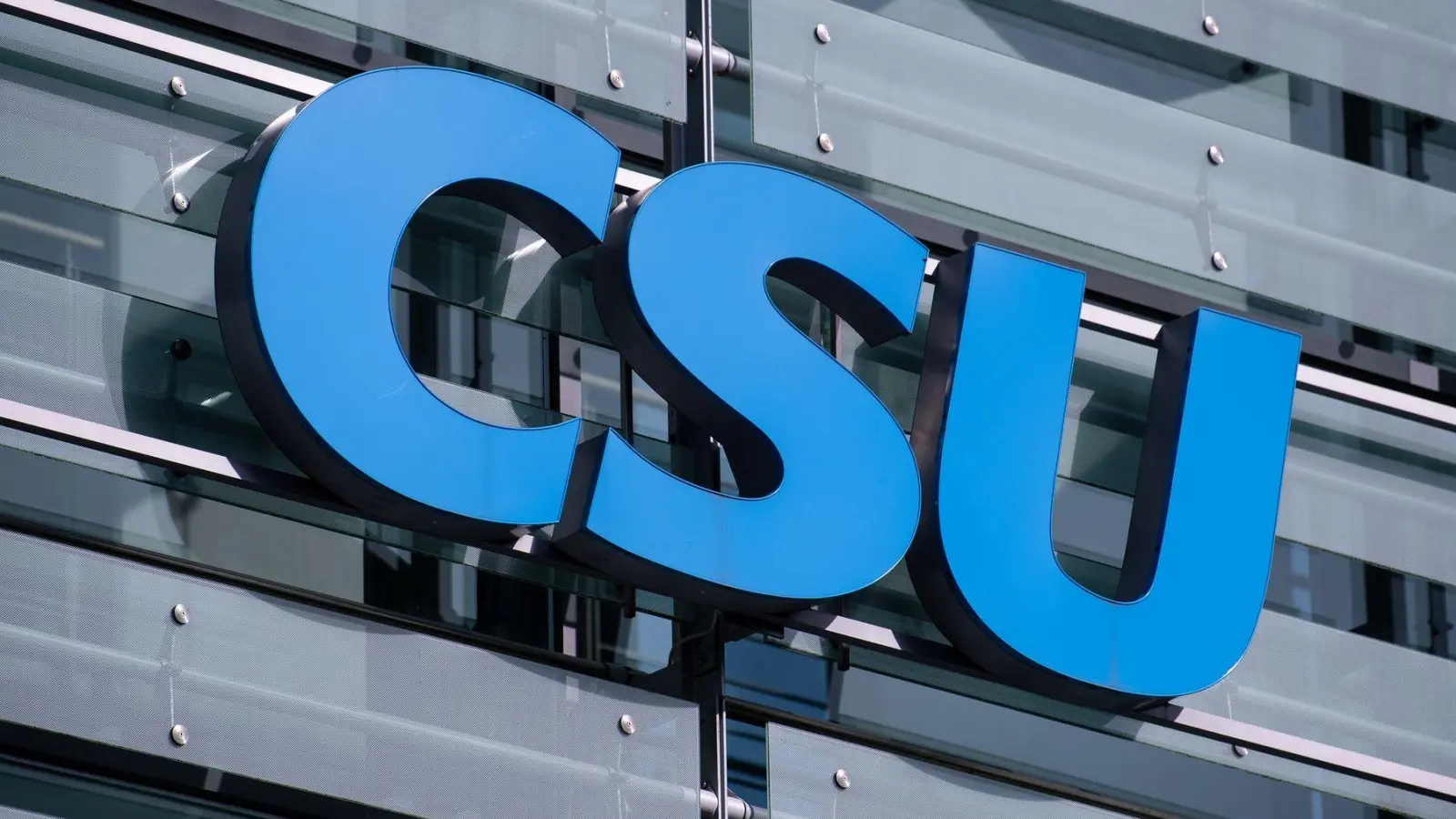 Vier Menschen sind in das CSU-Büro in Rosenheim eingedrungen. (Symbolbild) (Foto: Sven Hoppe/dpa)