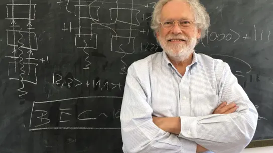 Der österreichische Quantenphysiker Anton Zeilinger wird zusammen mit zwei weiteren Forschern mit dem Nobelpreis für Physik ausgezeichnet. (Foto: Matthias Röder/dpa)