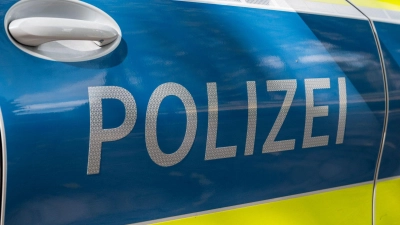 Die Polizei schlug eine Scheibe ein, um in die Wohnung zu kommen. (Symbolbild) (Foto: Daniel Vogl/dpa)