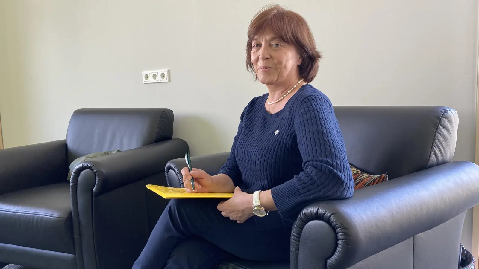 Rita Winter vom Nürnberger Autismus-Kompetenzzentrum-Mittelfranken bei einer Außensprechstunde in Feuchtwangen. (Foto: Janne Feder)