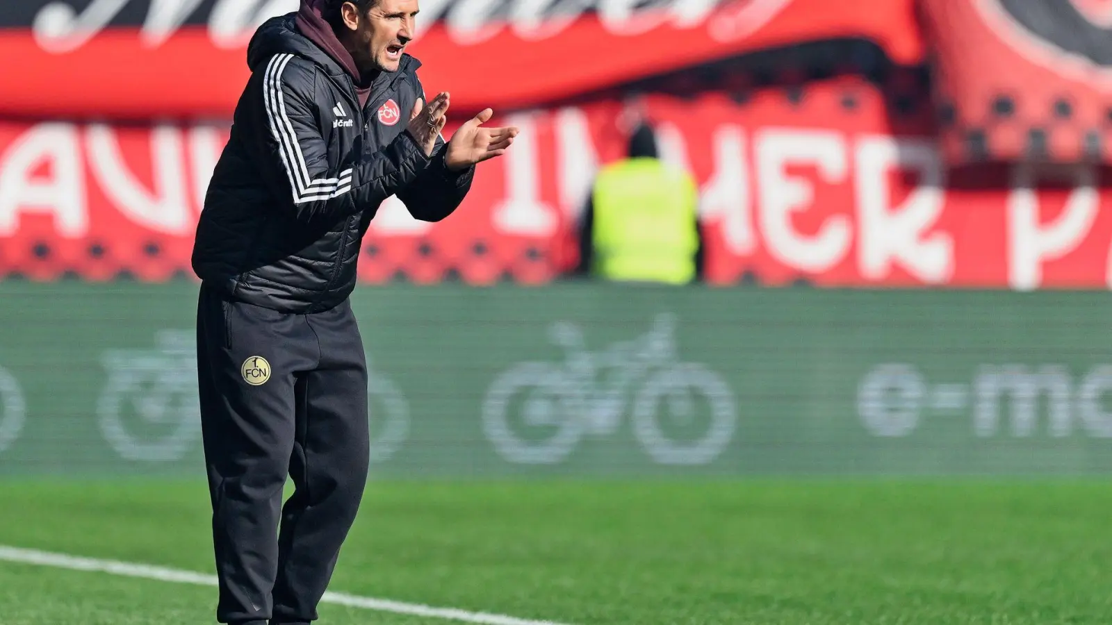 Durfte am Ende über einen Punkt in Kaiserslautern jubeln: Miroslav Klose  (Foto: Uwe Anspach/dpa)