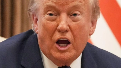 Gleich nach seiner Ankunft hat US-Präsident Donald Trump wieder gegen europäische Nato-Partner ausgeteilt. (Foto: Alex Brandon/AP/dpa)