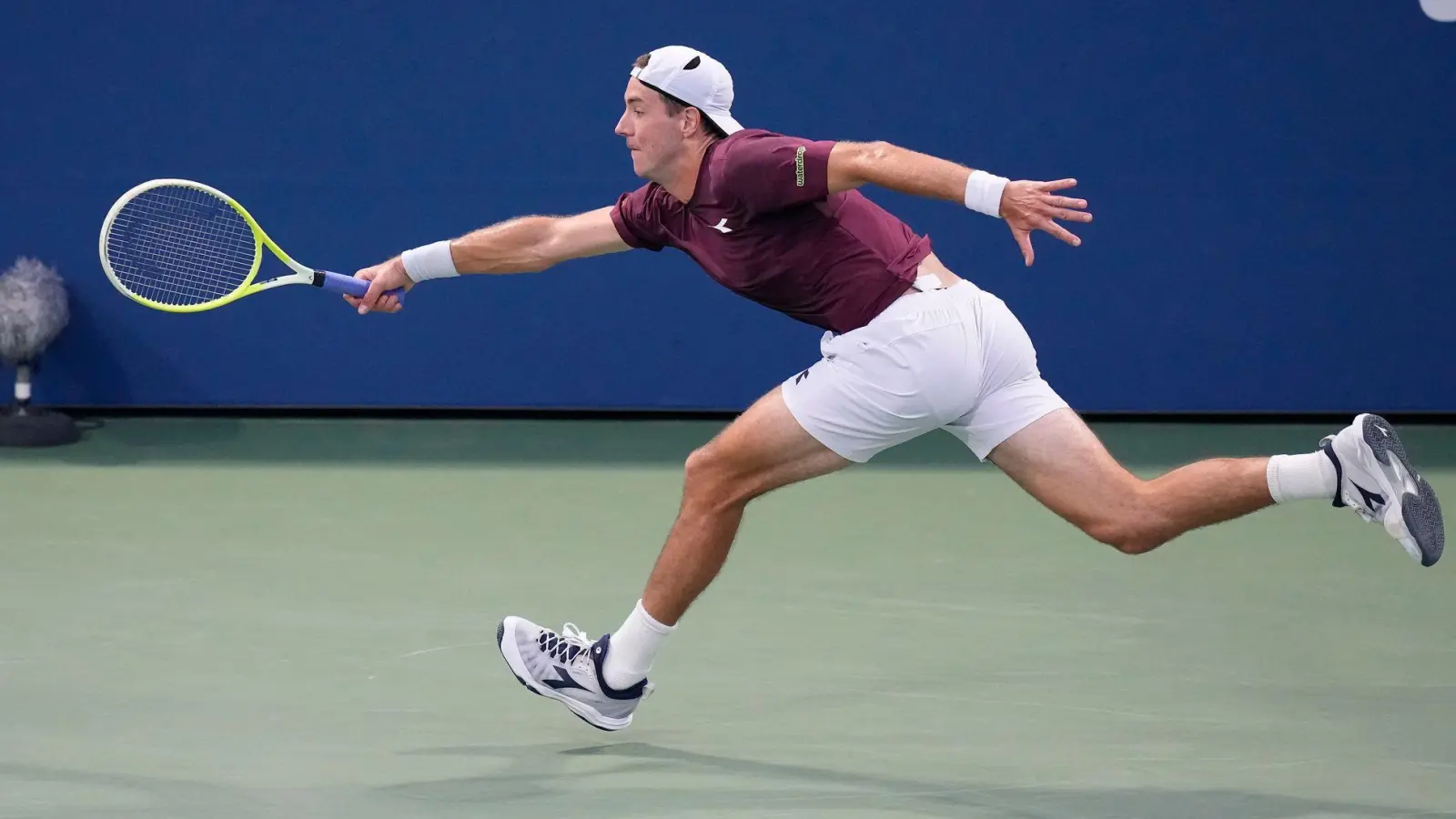 Jan-Lennard Struff überrascht bei den US Open mit einem Sieg gegen Holger Rune. (Foto: Frank Franklin/AP/dpa)