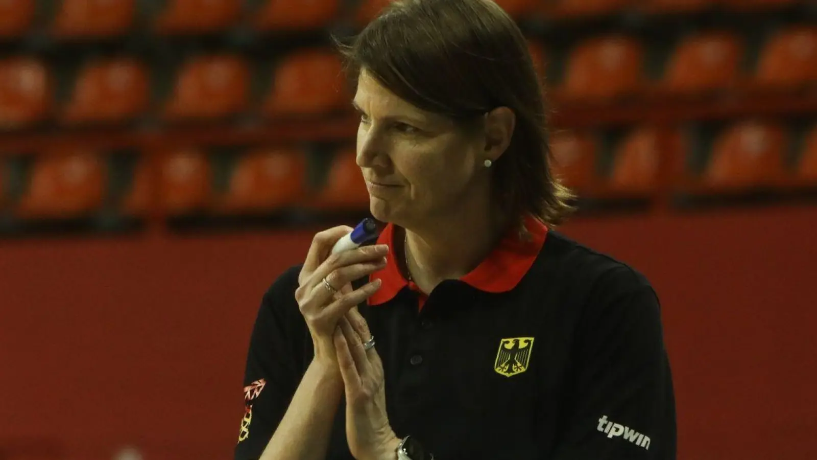Die Bundestrainerin der deutschen Basketballerinnen: Lisa Thomaidis. (Foto: Marx Vasconcelos/dpa)