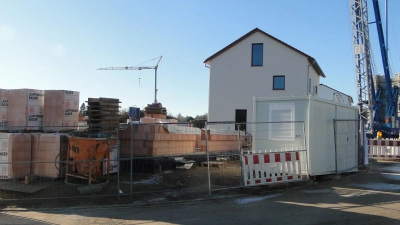 Trotz steigender Preise: Zurzeit wird im entstehenden Wohngebiet am Brandlesweg in Hennenbach kräftig gebaut. (Foto: Winfried Vennemann)