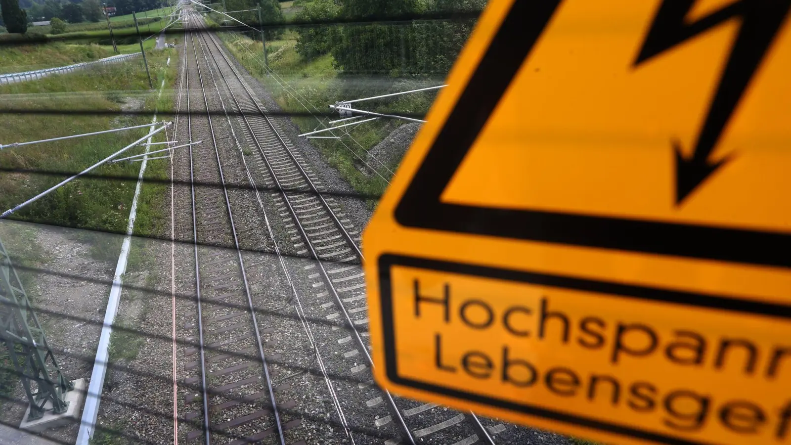 Bahn und Bundespolizei warnen immer wieder vor der Gefahr, Bahnanlagen zu betreten. (Foto: Karl-Josef Hildenbrand/dpa)