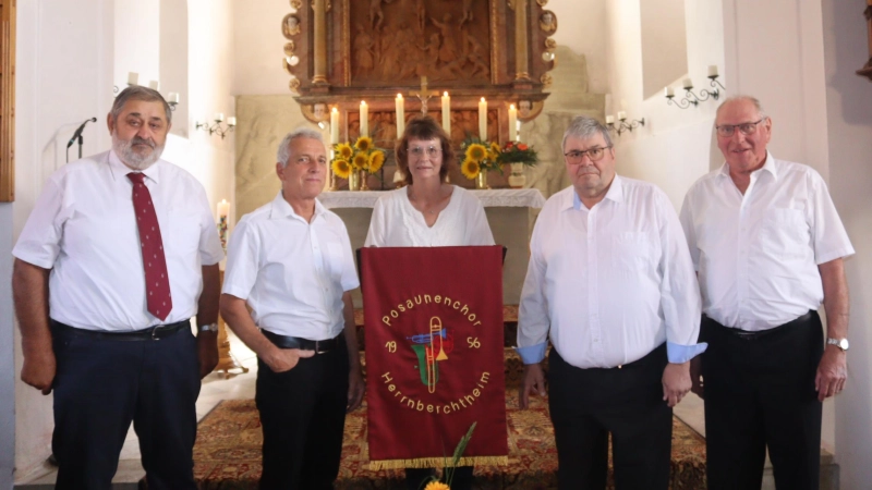 Die fünf Geehrten des Posaunenchors Herrnberchtheim: Wilhelm Bullmer, Roland Hegwein, Christine Markert, Hans Wolf, Georg Hegwein (von links). (Foto: Rainer Fritsch)