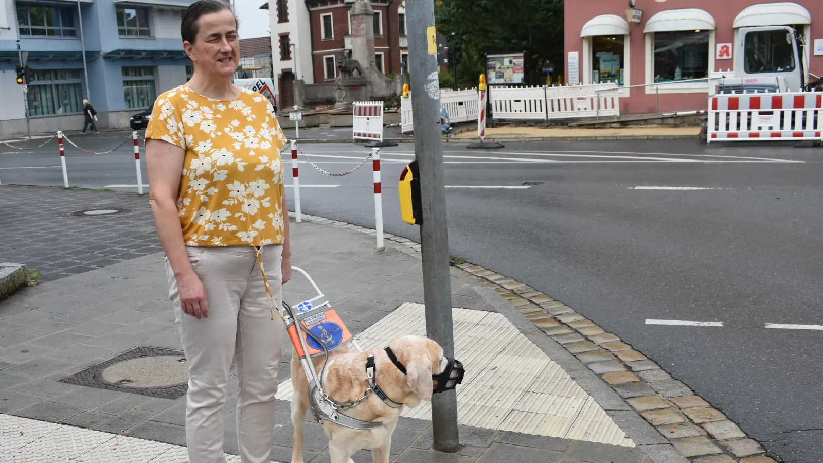 Blindenführhund Timmi begleitet sein Frauchen Andrea Conner schon seit neun Jahren. (Foto: Ute Niephaus)