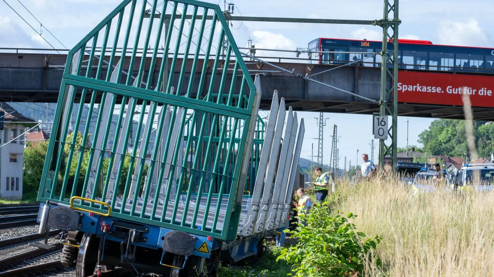 Am Bahnhof Kronach ist ein Mann ums Leben gekommen. (Foto: Pia Bayer/dpa)