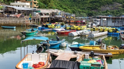 Autos fahren hier nicht, Fischerboote natürlich schon: So empfängt Po Toi, Hongkongs südlichste Insel. (Foto: Hong Kong Tourism Board/Hong Kong Tourism Board/dpa)