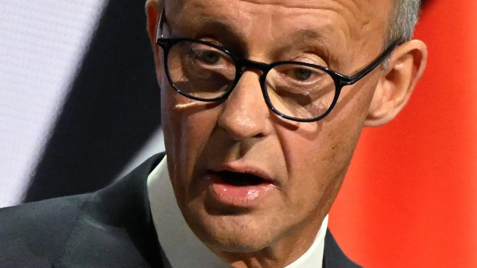 Bundeskanzler Merz wendet sich zum Tag der Einheit in einer sehr grundsätzlichen Rede an die Deutschen.  (Foto: Jean-Christophe Verhaegen/POOL AFP/dpa)