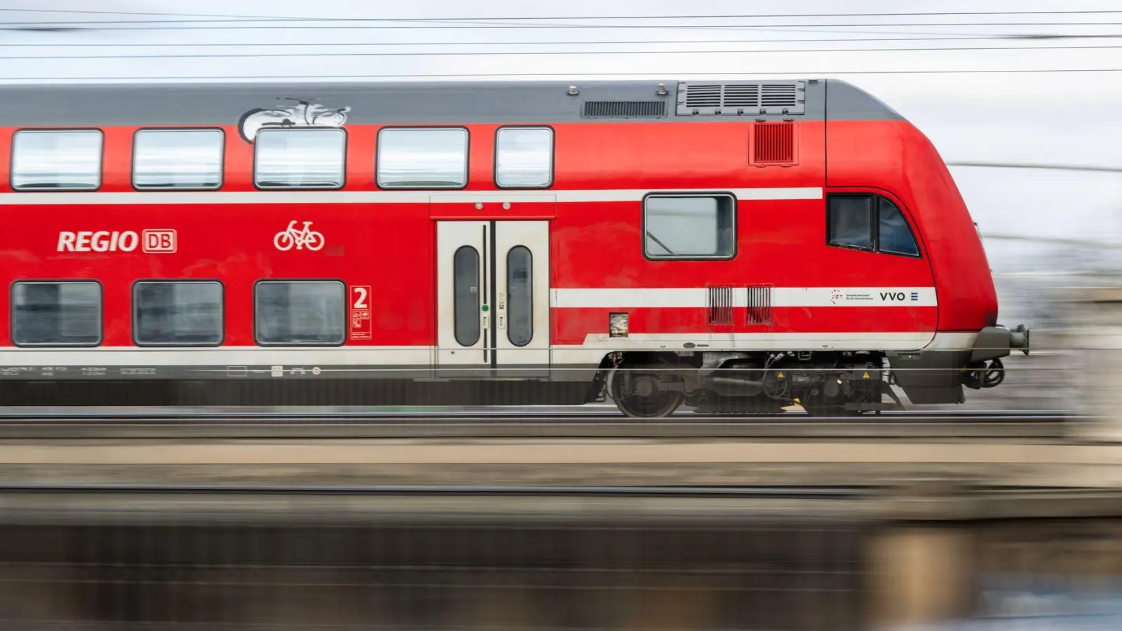 Erst am frühen Morgen wird die Strecke zwischen Eschenau und Gräfenberg wieder freigegeben. (Symbolbild) (Foto: Robert Michael/dpa)
