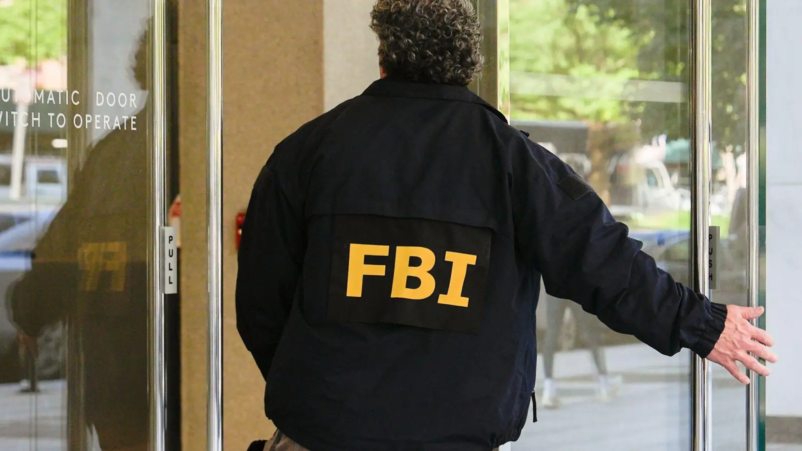 Das FBI und weitere Ermittler untersuchen zu möglicher illegaler Beschäftigung von Koreanern in den USA. (Symbolbild) (Foto: Julia Demaree Nikhinson/AP/dpa)