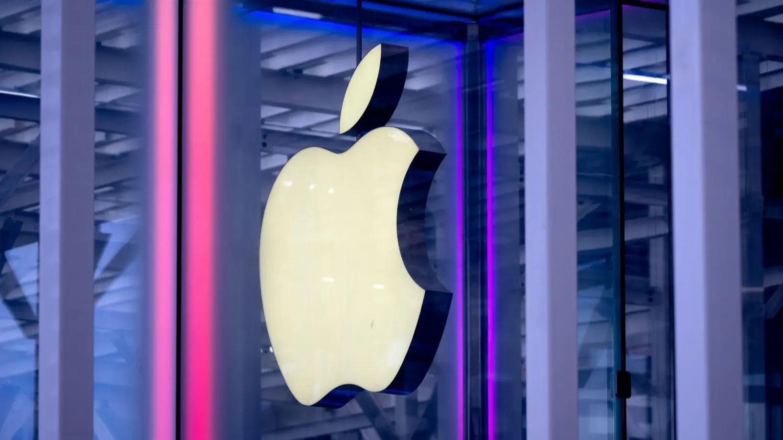 Apple setzt stärker auf Künstliche Intelligenz. (Archivbild) (Foto: Sven Hoppe/dpa)