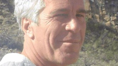 Jeffrey Epstein steht im Zentrum eines Skandals, der weite Kreise nicht nur in die US-amerikanische Politik und High Society zieht. (Handout) (Foto: Uncredited/U.S. Department of Justice/AP/dpa)